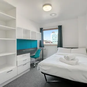 Bright & In Luton, Sleeps 2 Luton (Bedfordshire)