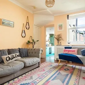 Bridge Terrace - Spacious Living Area, Well Designed & Wood Burner Northallerton