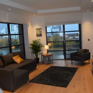 Island 3 Bedroom Luxury Apartments, Canary Wharf London